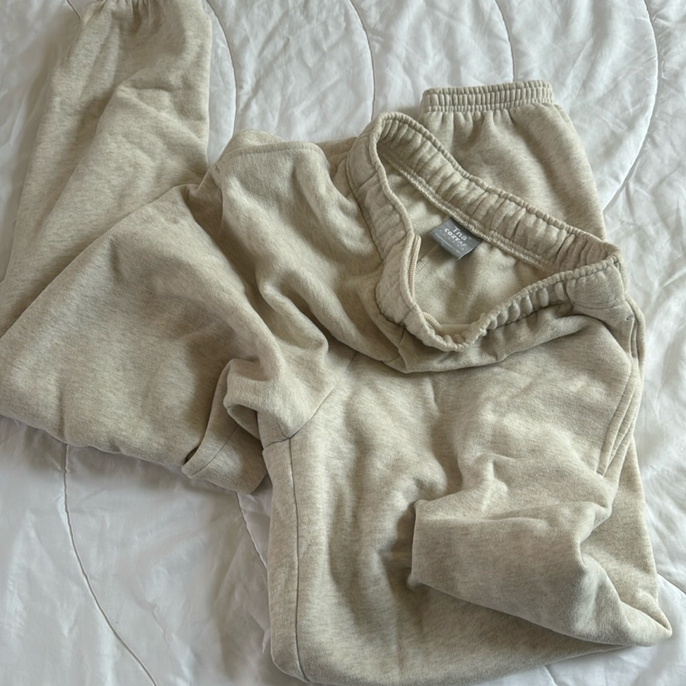 Aritzia TnA Cozy AF Beige Pants